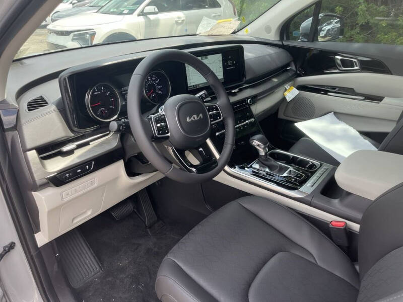 2024 Kia Carnival EX