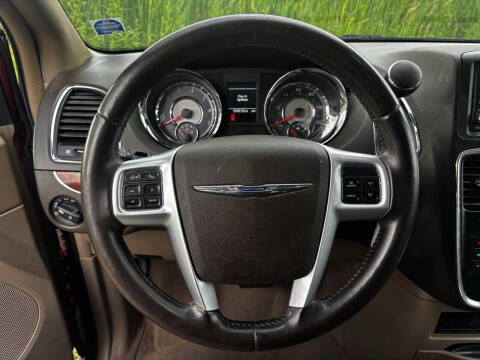 2012 Chrysler Town and Country Touring