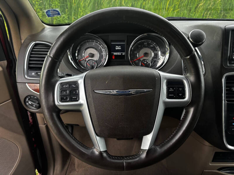 2012 Chrysler Town and Country Touring