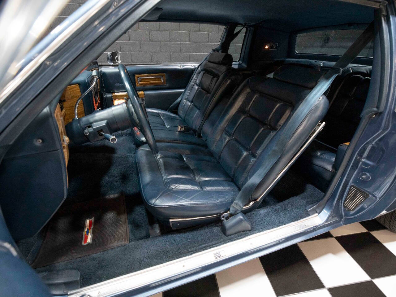 1985 Cadillac Fleetwood Brougham 41