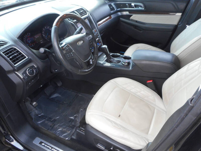 2017 Ford Explorer Platinum