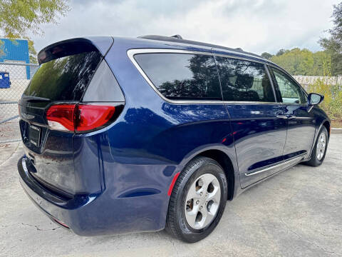 2017 Chrysler Pacifica Touring-L Plus