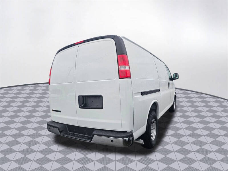 2025 Chevrolet Express 2500