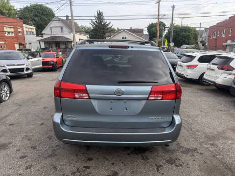 2004 Toyota Sienna LE 7 Passenger