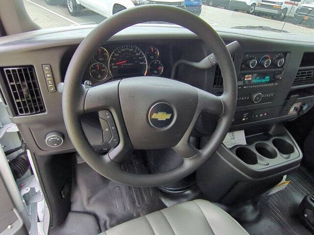 2025 Chevrolet Express 2500