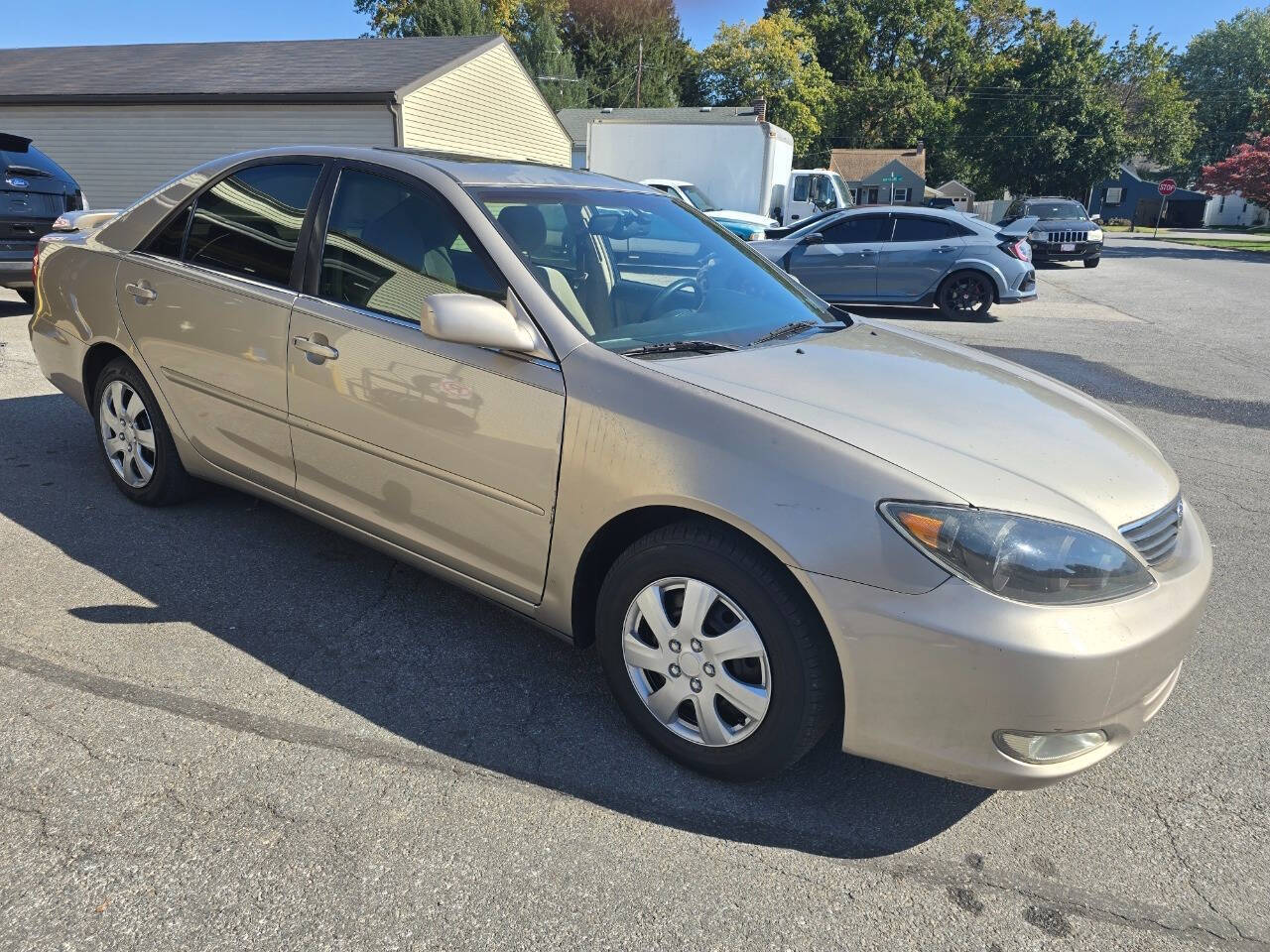 2004 Toyota Camry for sale at QUEENSGATE AUTO SALES in York, PA