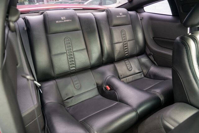 2006 Ford Mustang 36