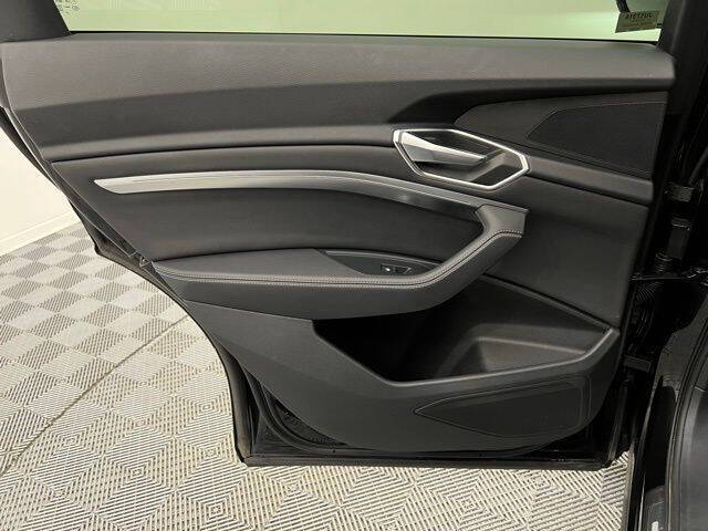 2023 Audi e-tron quattro Premium