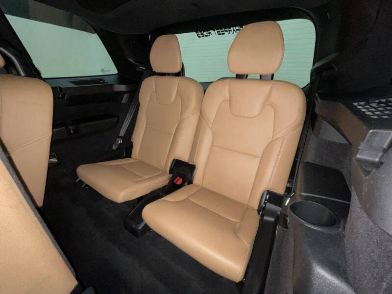 2016 Volvo XC90 T6 Momentum