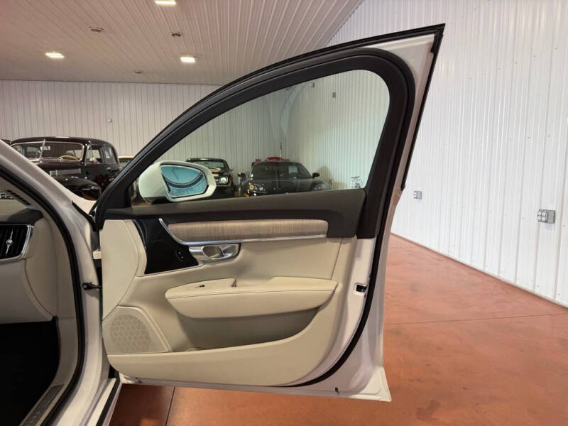 2023 Volvo S90 B6 Plus