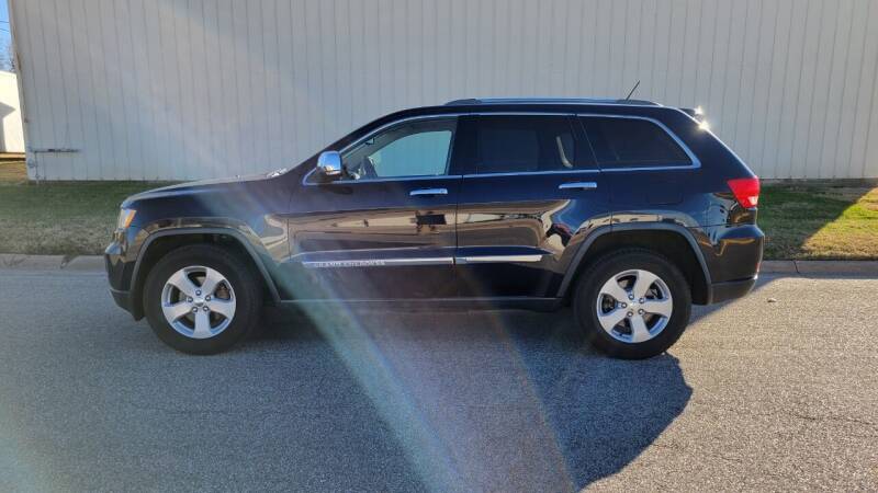 2011 Jeep Grand Cherokee for sale at TNK Autos in Inman KS