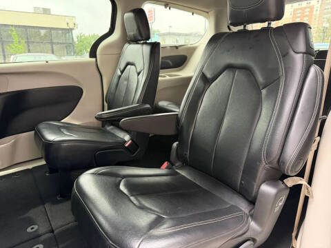 2022 Chrysler Pacifica Touring L