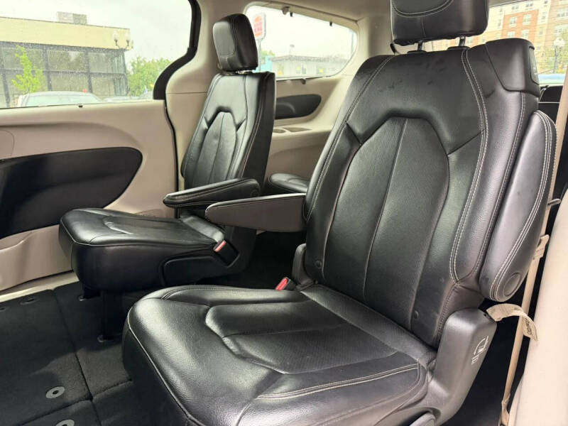 2022 Chrysler Pacifica Touring L