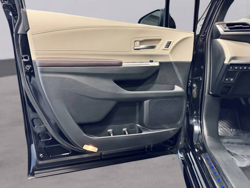 2023 Toyota Sienna Platinum 7-Passenger