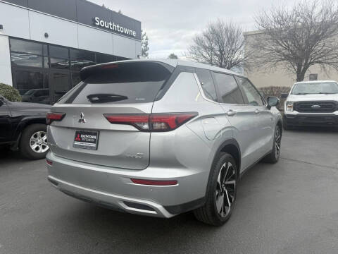 2024 Mitsubishi Outlander PHEV SE