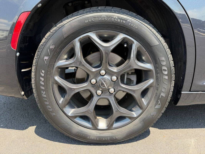 2019 Chrysler 300 S