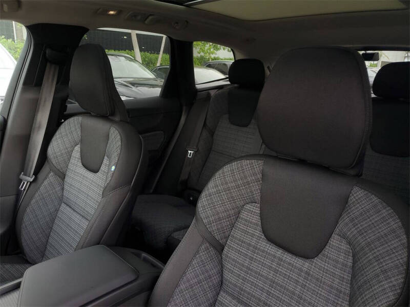 2025 Volvo XC60 T8 Core Dark Theme