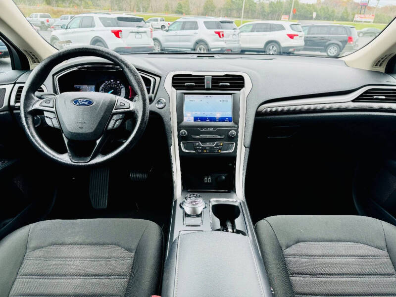 2020 Ford Fusion SE photo 9