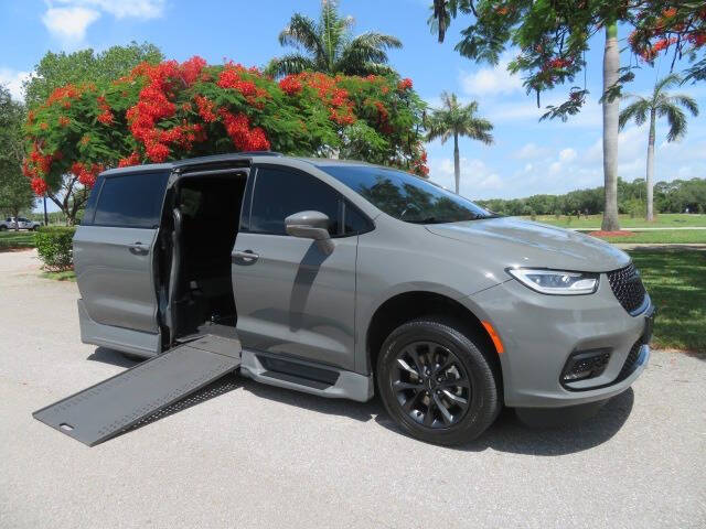 2021 Chrysler Pacifica Touring