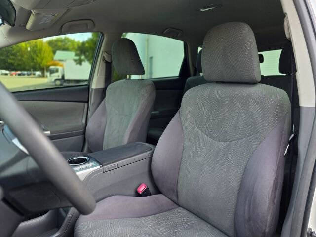 2013 Toyota Prius v Five