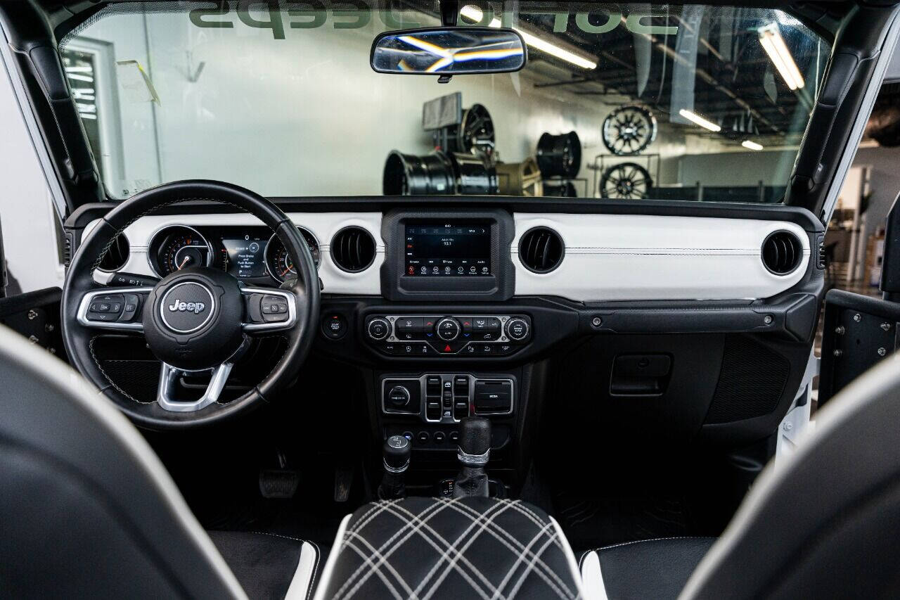 2020 JEEP Gladiator Pickup - $56,999
