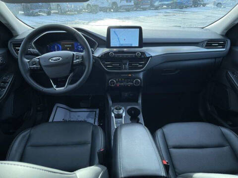 2022 Ford Escape Hybrid Titanium