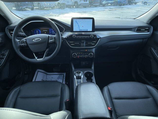 2022 Ford Escape Hybrid Titanium