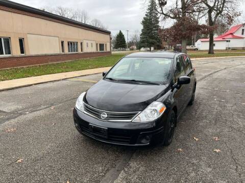 2010 Nissan Versa for sale at The Car Mart in Milford IN