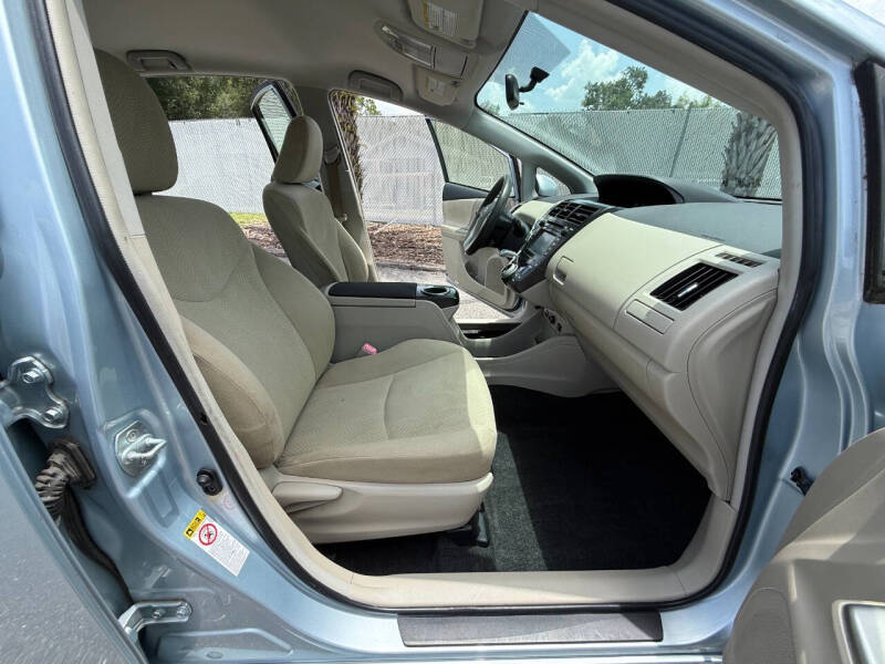 2013 Toyota Prius v Two