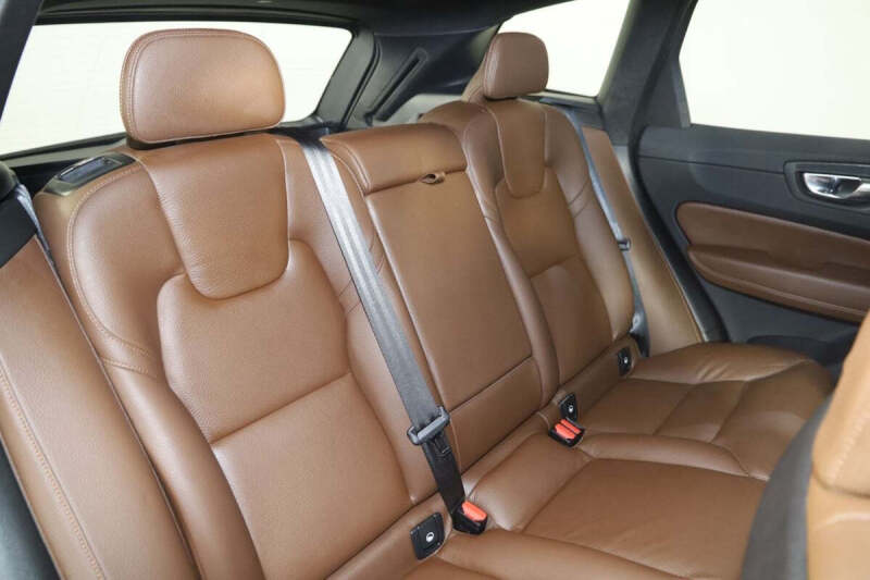 2023 Volvo XC60 B5 Plus Dark Theme