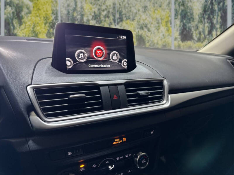 2018 Mazda MAZDA3 Touring