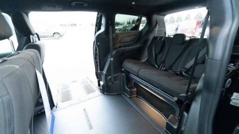 2024 Chrysler Pacifica Touring
