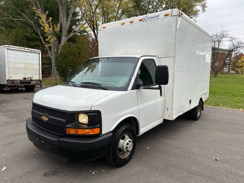 2015 Chevrolet Express Cutaway Base's photo