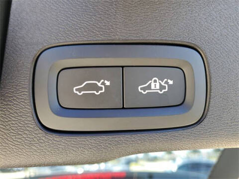 2025 Volvo XC60 B5 Plus Dark Theme