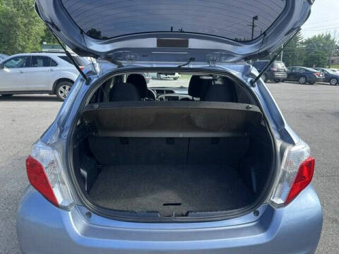 2012 Toyota Yaris 5-Door LE