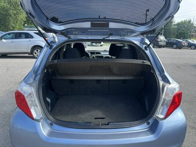2012 Toyota Yaris 5-Door LE