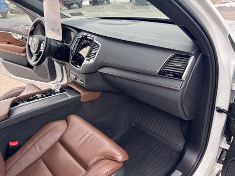 2024 Volvo XC90 Recharge T8 Ultimate Bright Theme 7P