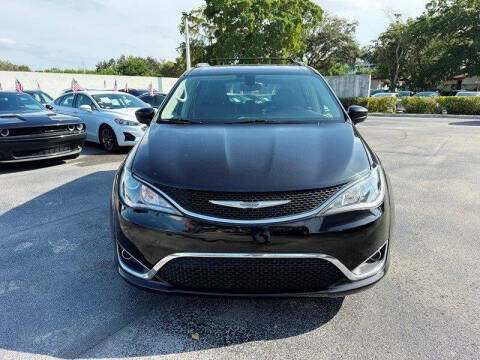 2017 Chrysler Pacifica Touring-L