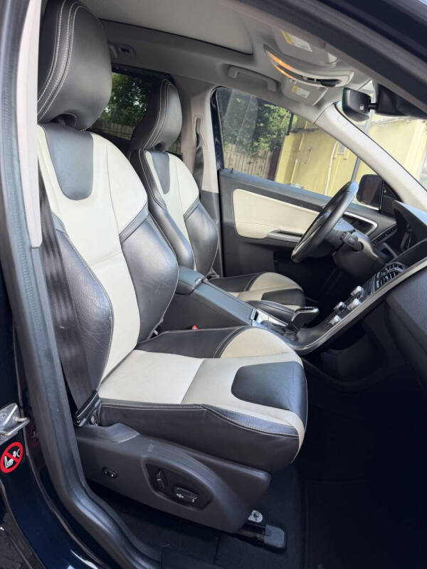 2017 Volvo XC60 T5 Dynamic