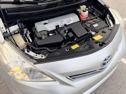 2014 Toyota Prius v Five