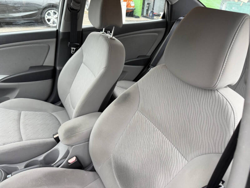 2012 Hyundai Accent GLS