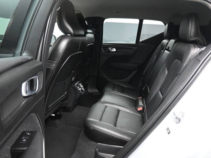 2021 Volvo XC40 T5 Momentum