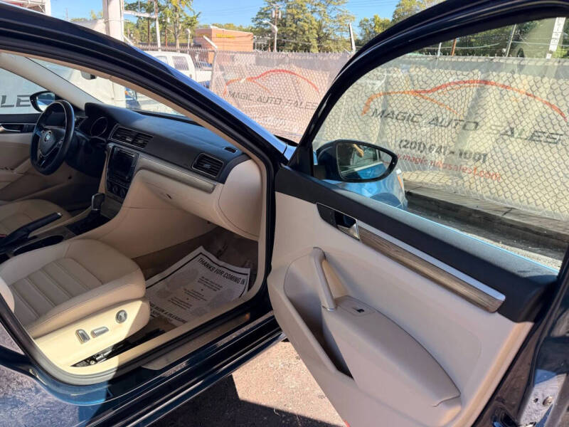 2018 Volkswagen Passat 2.0T SEL Premium