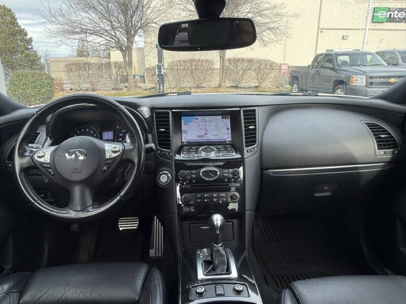 2017 Infiniti QX70