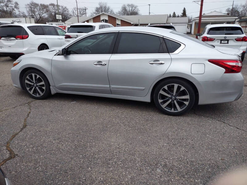 2016 Nissan Altima for sale at GREAT DEAL AUTO SALES in Center Line MI