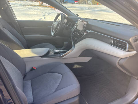 2022 Toyota Camry Hybrid LE