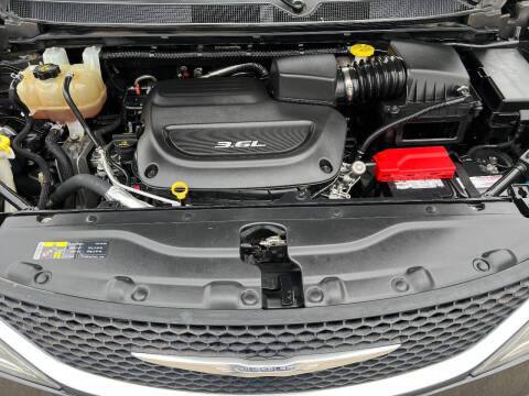 2017 Chrysler Pacifica Touring-L