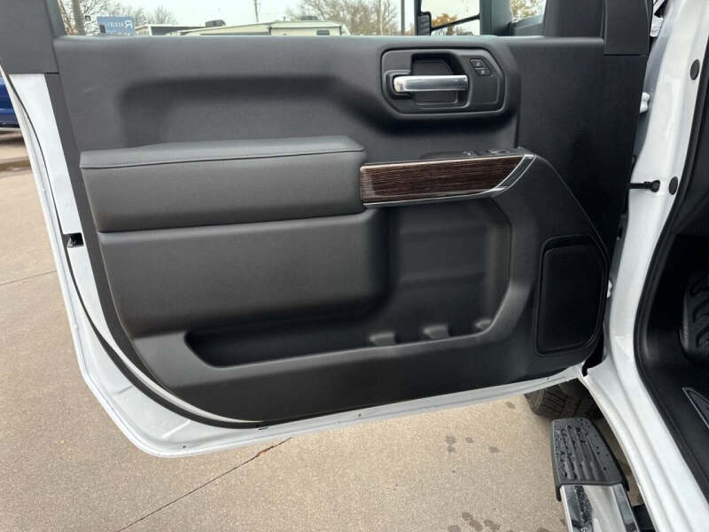 2026 GMC Sierra 3500HD SLE - Photo 12