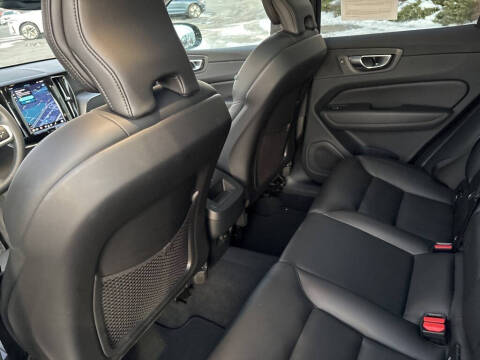 2025 Volvo XC60 B5 Core Dark Theme