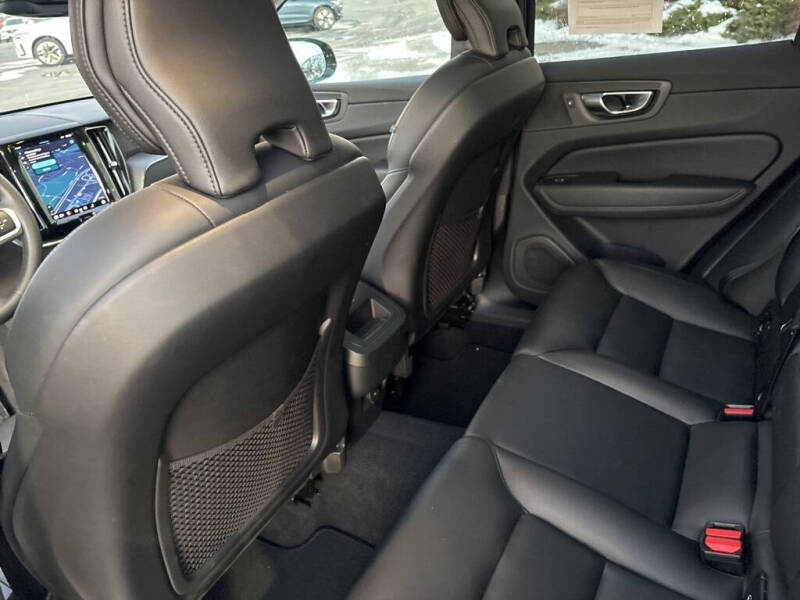 2025 Volvo XC60 B5 Core Dark Theme